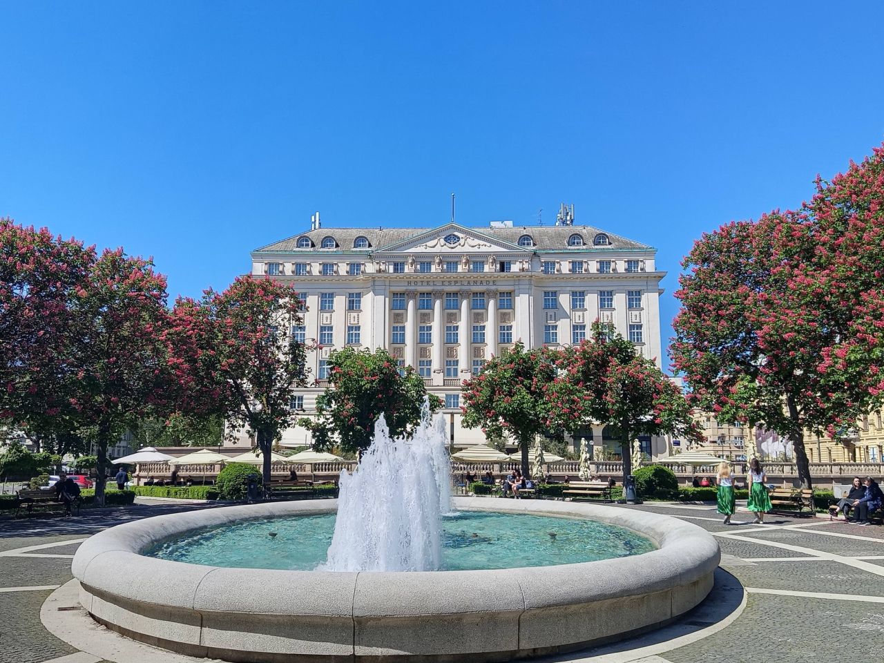Trg Ante Starčevića i hotel Esplanade
